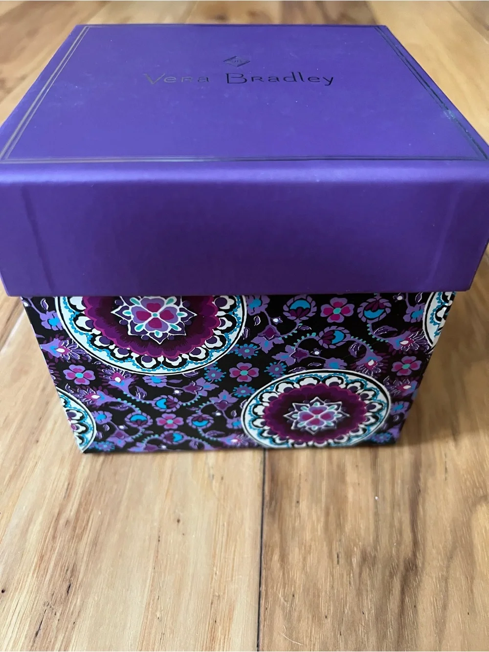 Vera Bradley round vera